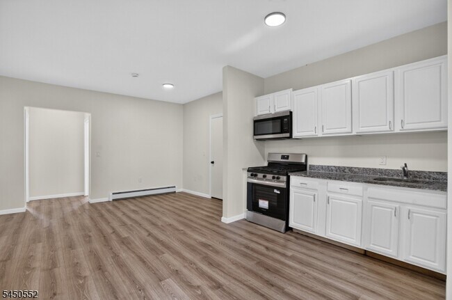 Building Photo - 518 Springfield Ave