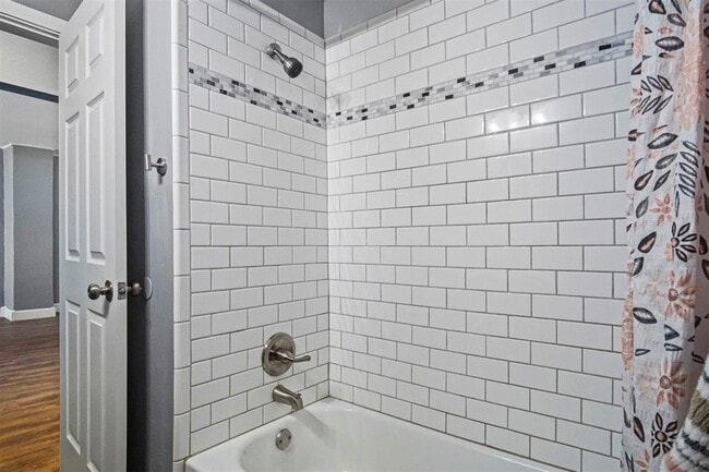 Building Photo - 1704 Cairo Ave