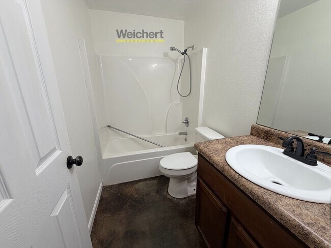 Building Photo - 612 N 5th St