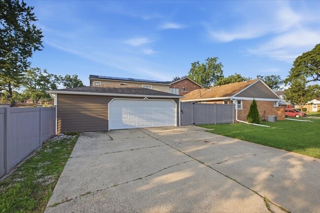 Building Photo - 7959 Nora Ave