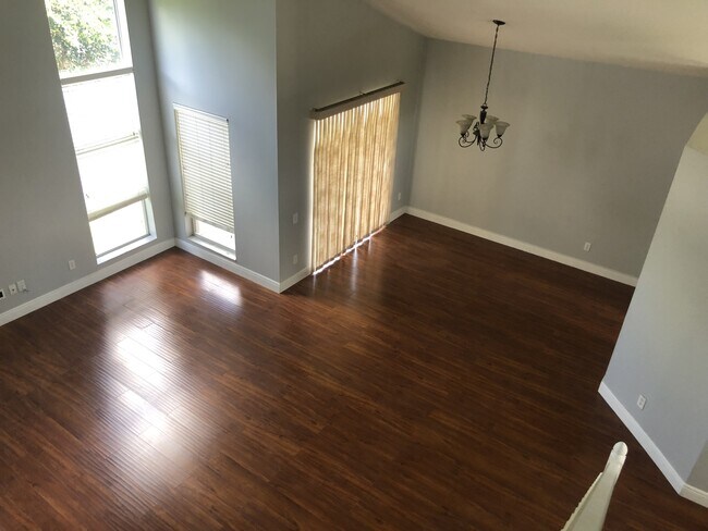 Building Photo - 3235 Falcon Point Dr