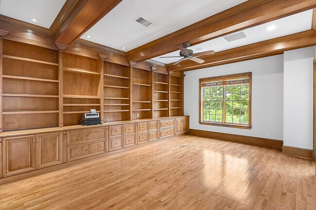 Building Photo - 3657 Peachtree Rd NE