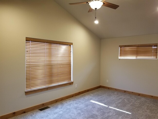 Building Photo - 4443 Glenwood Dr