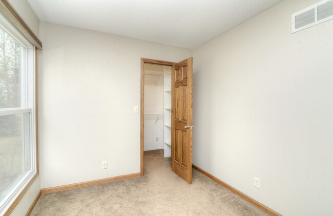 Building Photo - 1070 Center Dr