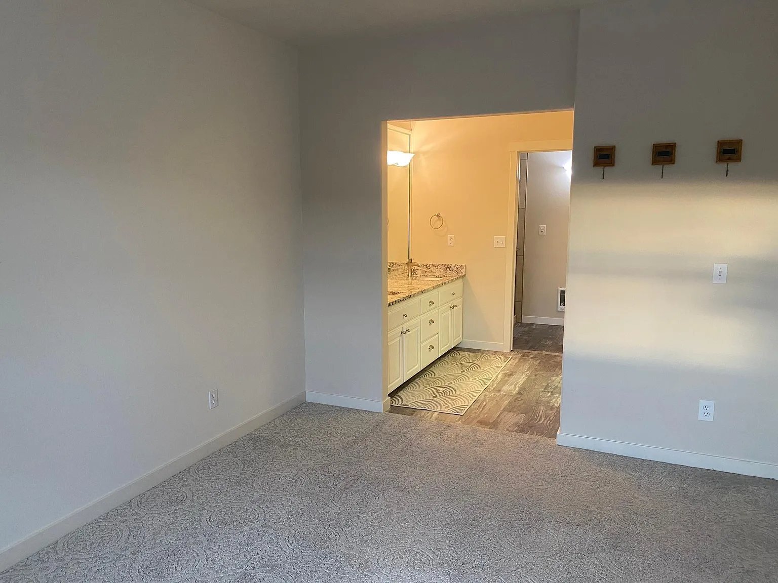 Building Photo - 300 Columbia Point Dr