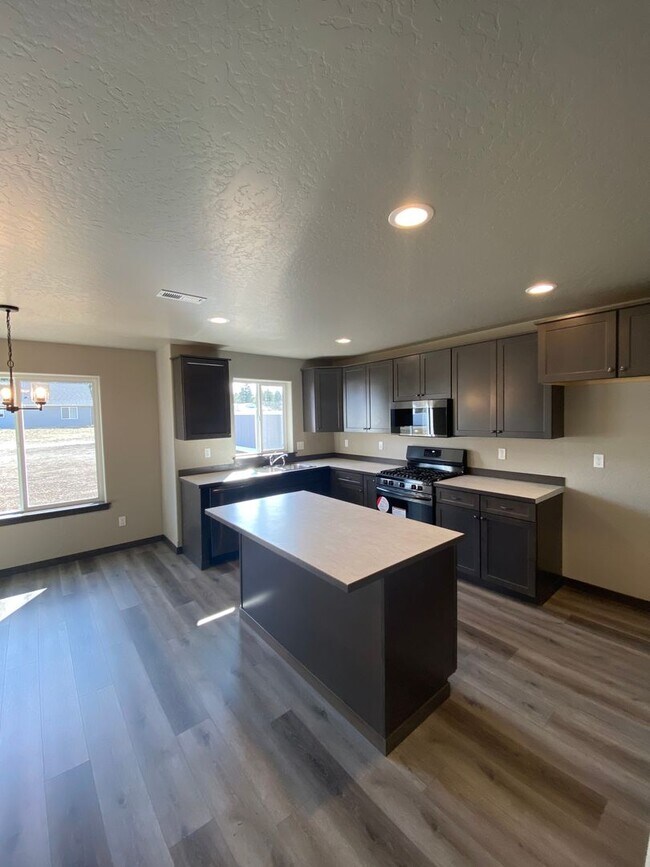 Building Photo - New home on 8th Avenue in Spirit Lake