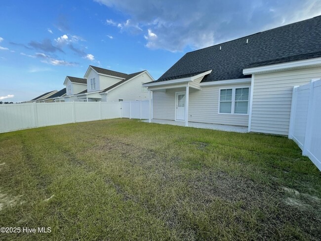Building Photo - 712A Sarah Rebecca Dr