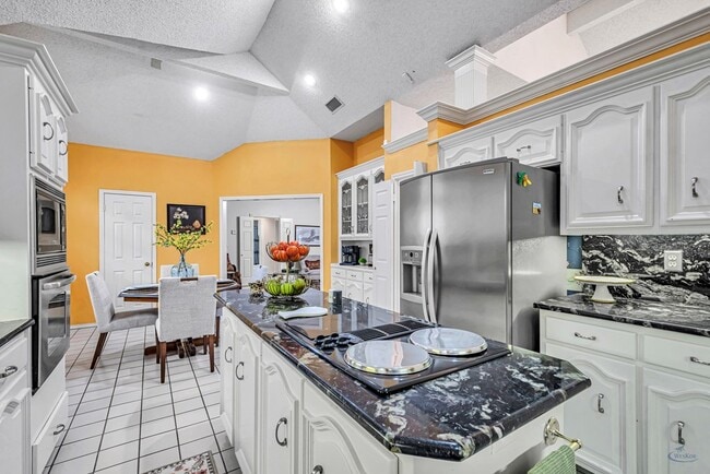 Building Photo - 6415 San Mateo Ln