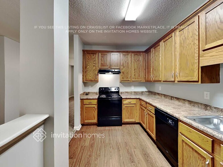 Building Photo - 605 City Park Dr