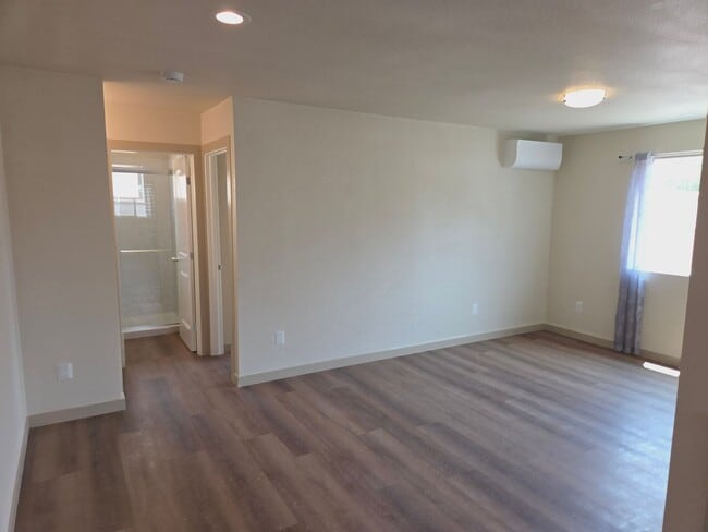 Building Photo - 1805 James Pl