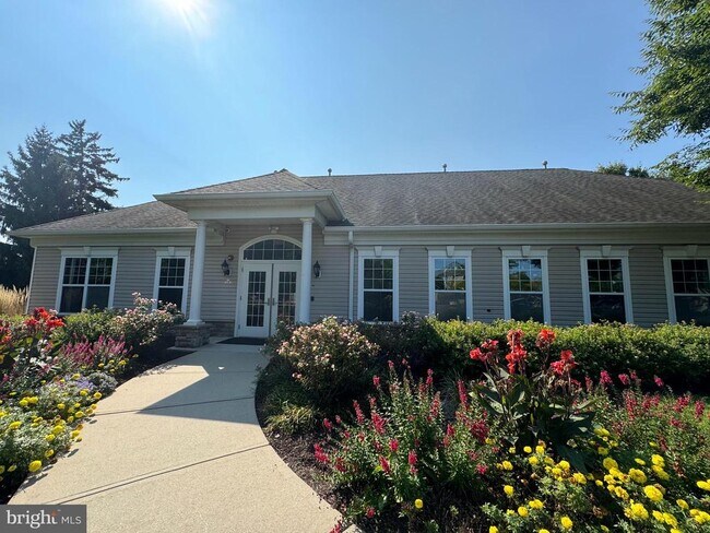 Building Photo - 511 Timberlake Dr