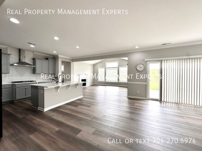 Building Photo - 6511 Wildbrook Dr