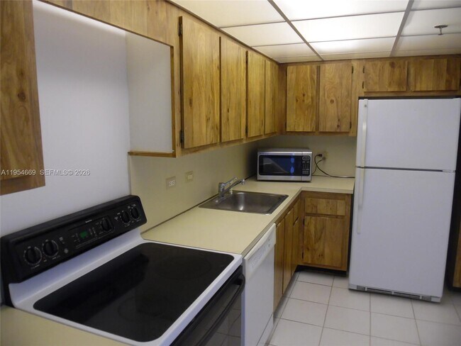 Building Photo - 20505 E Country Club Dr