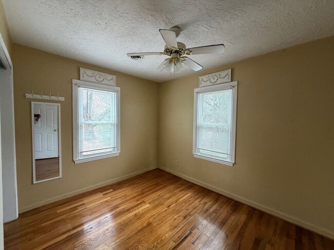 Building Photo - Salem Cottage