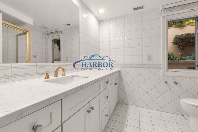 Building Photo - 1504 Vía Margarita