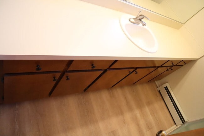 Building Photo - Livable, Lovable, & Avaiable!