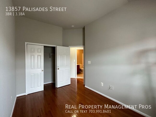 Building Photo - 13857 Palisades St