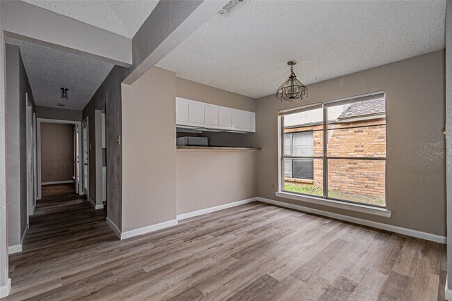 Building Photo - 2324 Summer Pl Dr