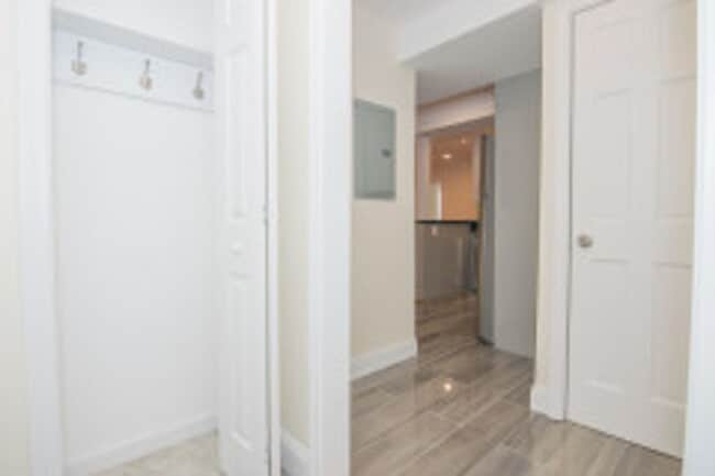 Building Photo - This is a steal for a 3 bed 2 bath in BROOKLINE!!!