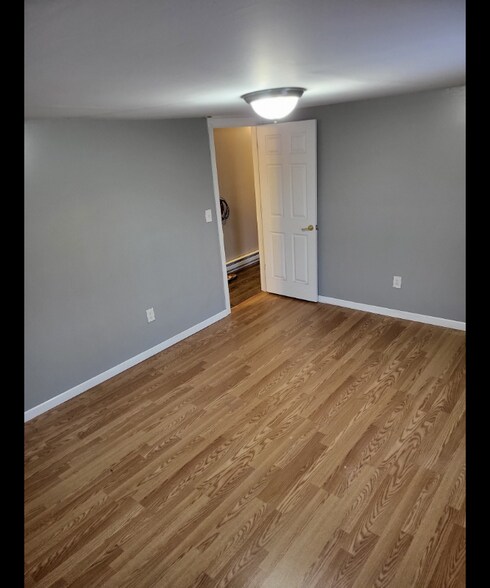 Building Photo - 107 Canaan St