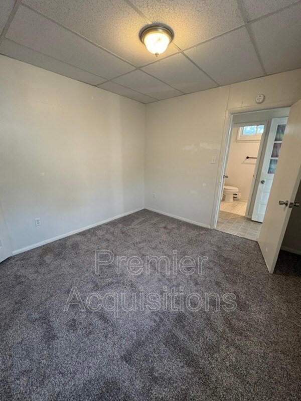 Building Photo - 609 W Mather St