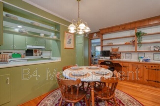 Building Photo - 524 Overland Dr