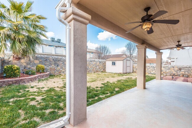 Building Photo - Gorgeous 4 bedroom 2.5 bath home in NorthEast El Paso!!