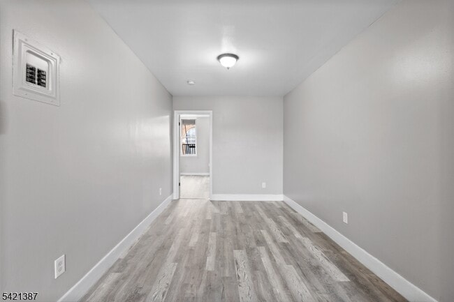 Building Photo - 23 Monroe St