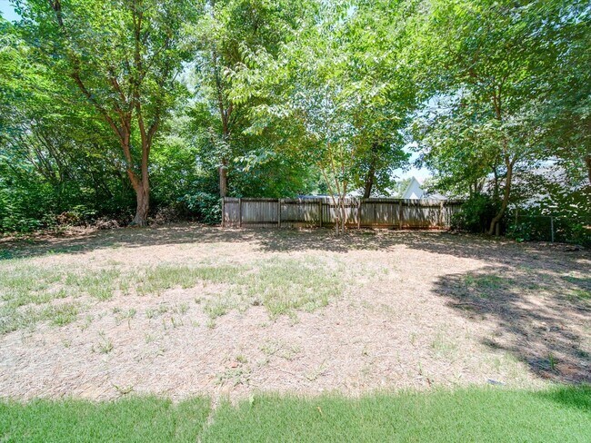 Building Photo - Beautifully Remodeled 3-bedroom, 2 bath house