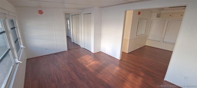 Building Photo - 5362 SE 65th Ave