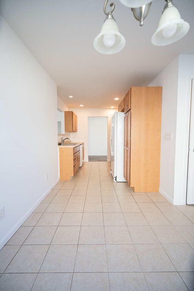 Building Photo - 642 Sedgegrass Dr