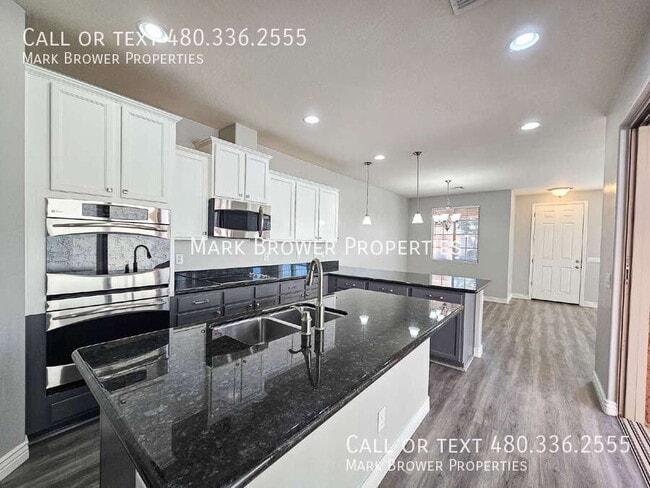 Building Photo - 8964 W Northview Ave