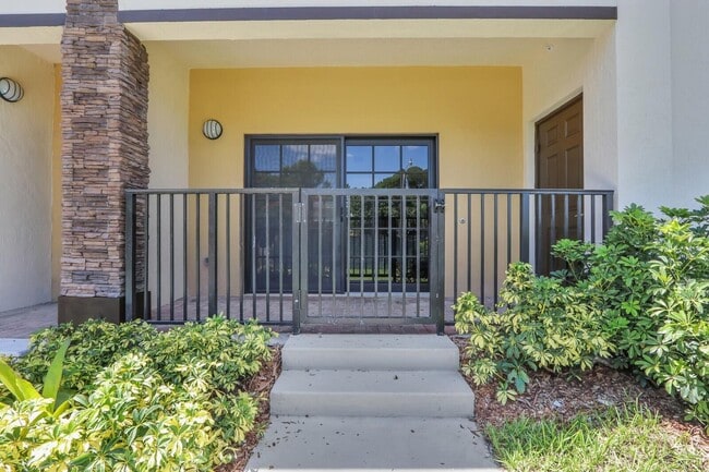 Building Photo - 630 NE 14th Ct