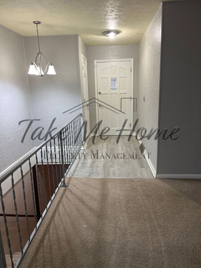 Building Photo - 3 Bedroom Basement Home in Kickapoo District!