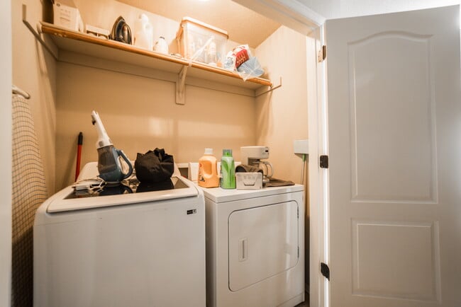 Building Photo - 4357 Beacon Ct