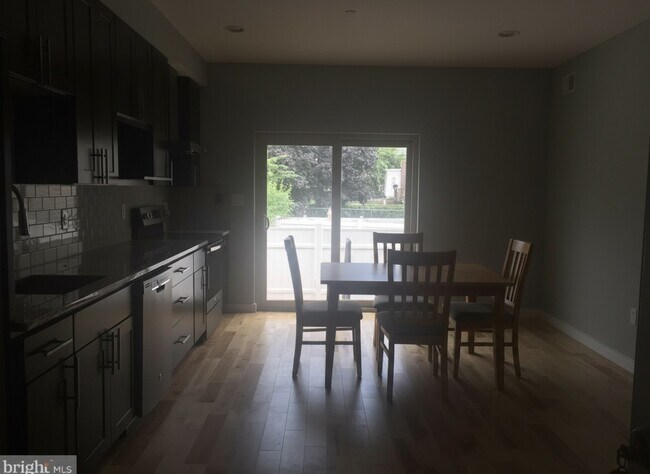 Building Photo - 1930 Parrish St