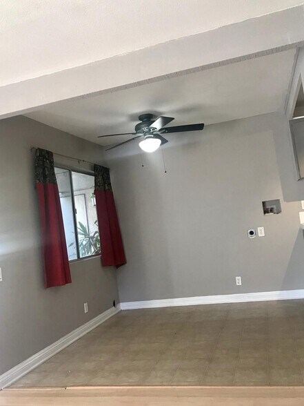 Dining room - 212 S Kraemer Blvd
