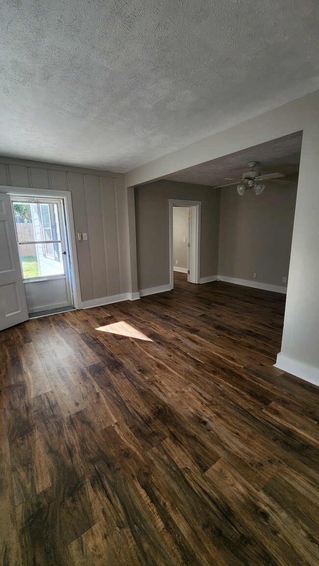 Building Photo - 5930 S New Hope Rd