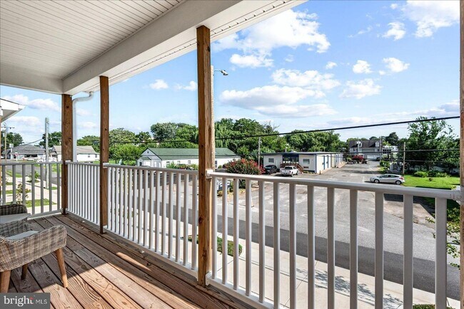 Building Photo - Newly Built Modern Home for Rent in Charming Colonial Beach – with Pool Access Included!