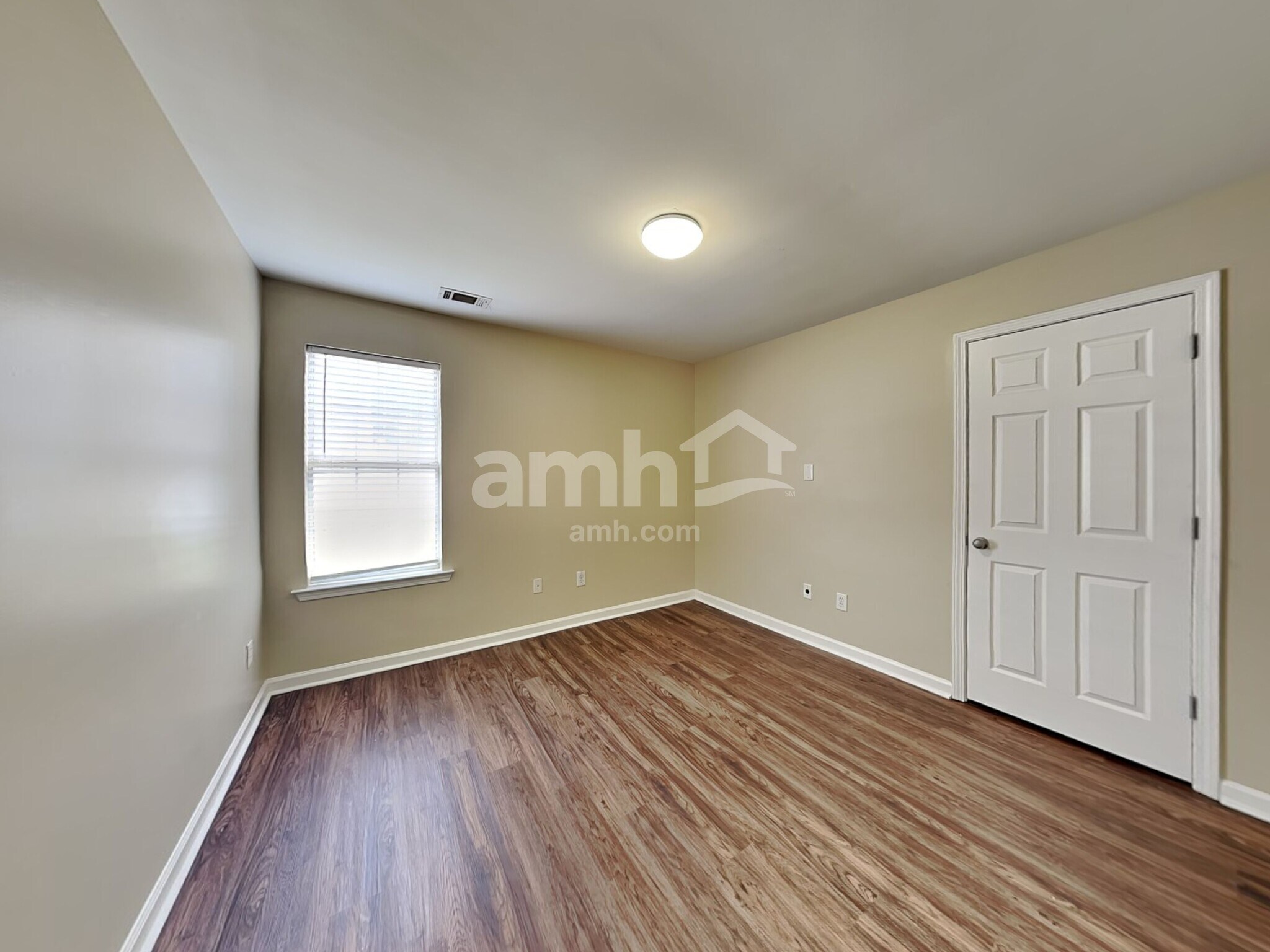 Building Photo - 409 Fairlawn Dr