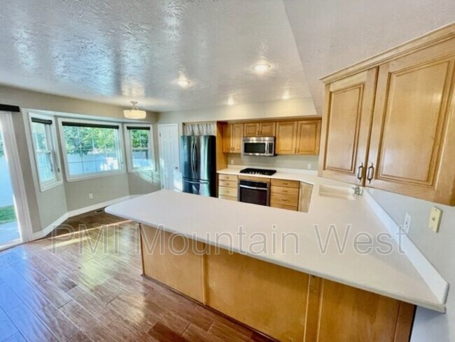 Building Photo - 499 N 200 W