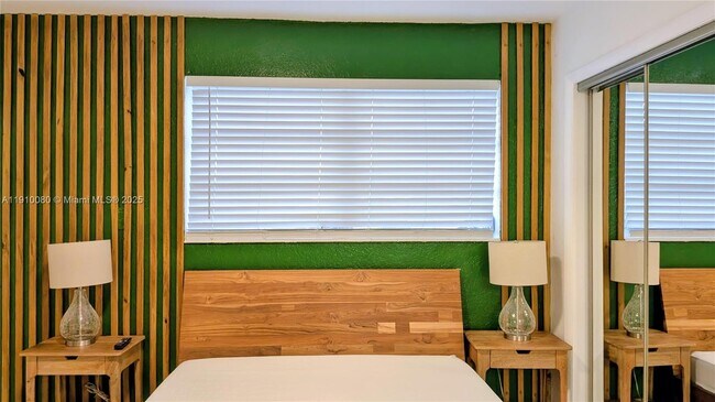 Building Photo - 3855 SW 79th Ave