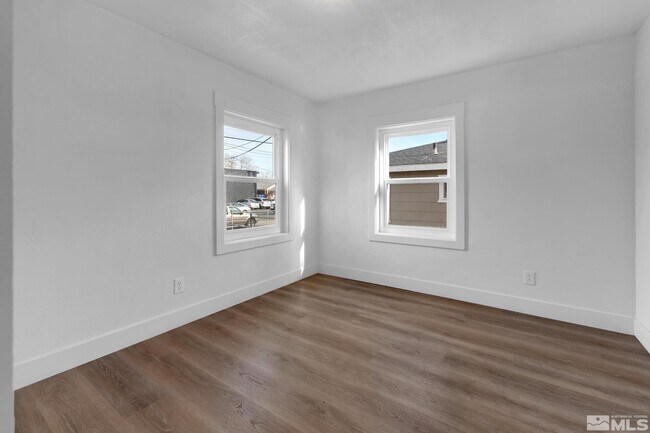 Building Photo - 402 Grand Canyon Blvd