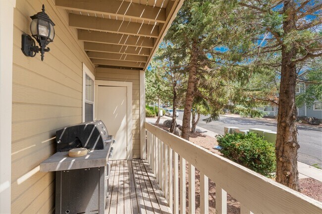 Building Photo - 2 bedroom downtown condo next to the Hospi...