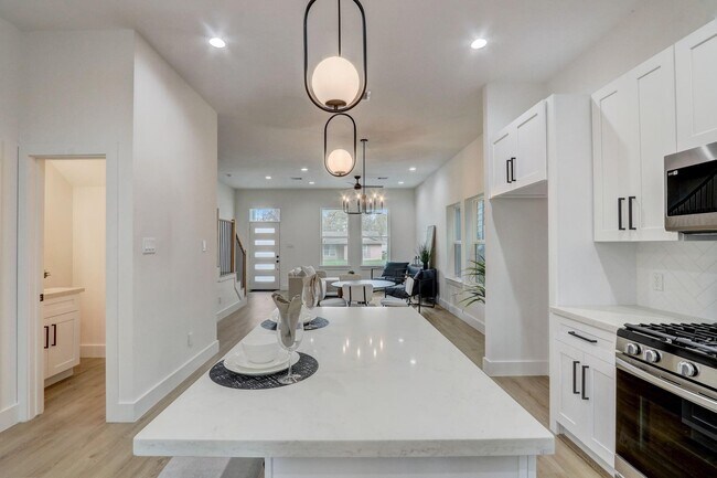 Building Photo - 1207 Dewalt St