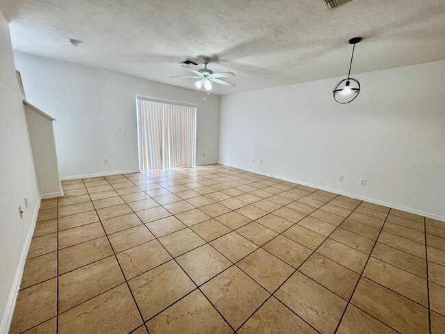 Building Photo - 12644 Somerset Oaks St