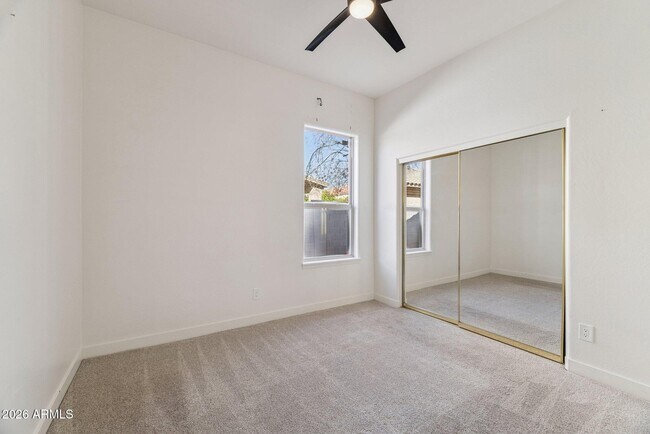 Building Photo - 2732 E Hillery Dr