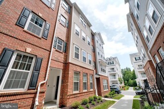 Building Photo - Townhouse in Owings Mills