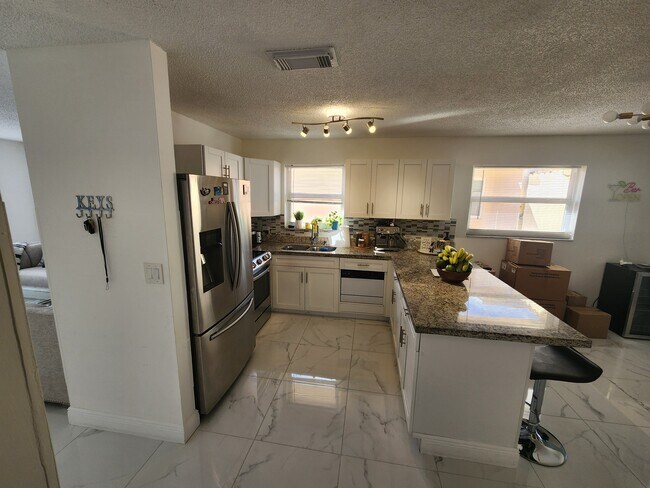 Building Photo - 1285 W 39th Pl