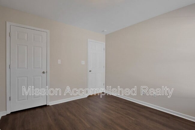 Building Photo - 2644 Middle Br Bnd